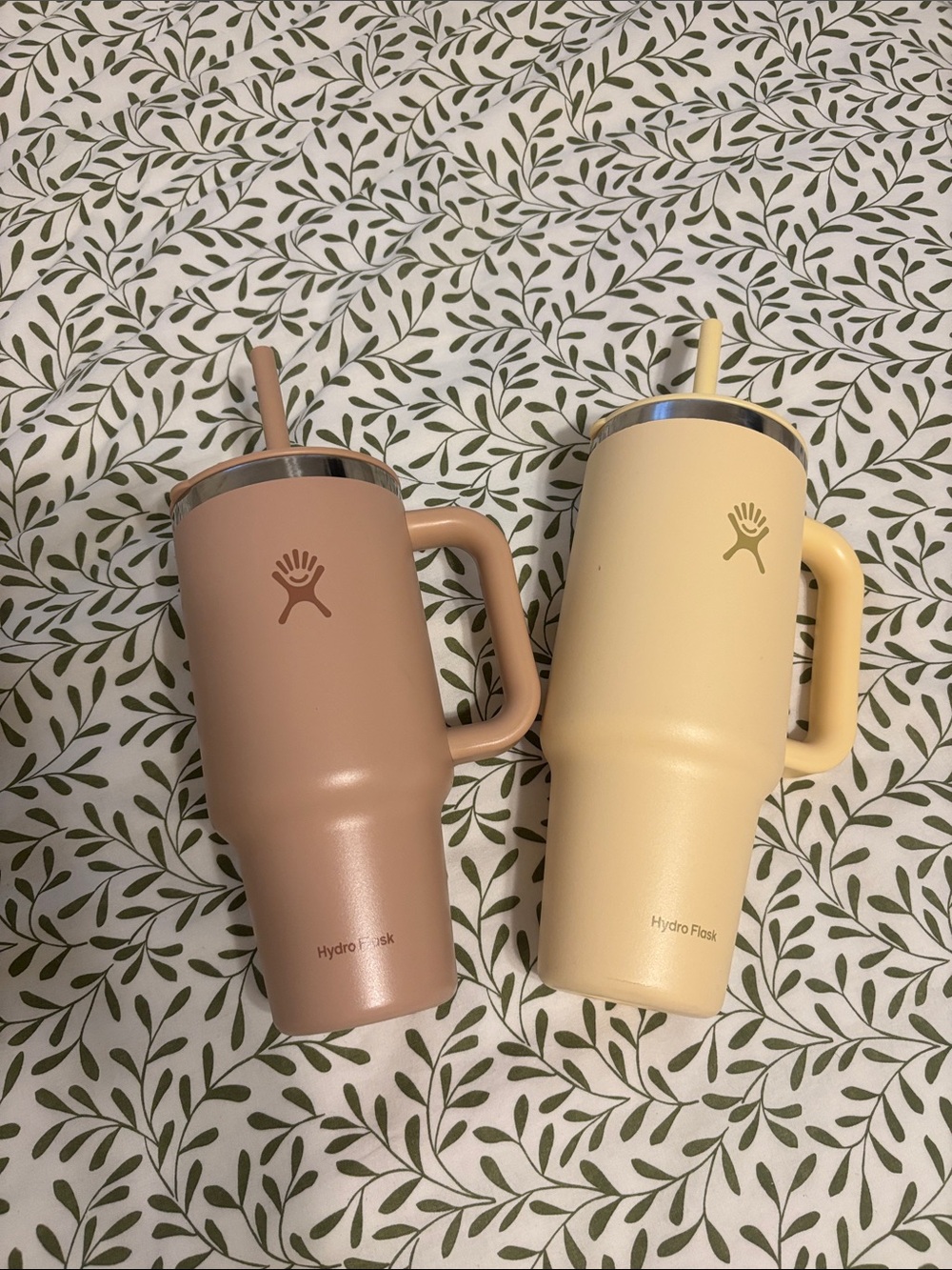 Bundle of two Hydro Flask beige & Pale Yellow Double Tumblers